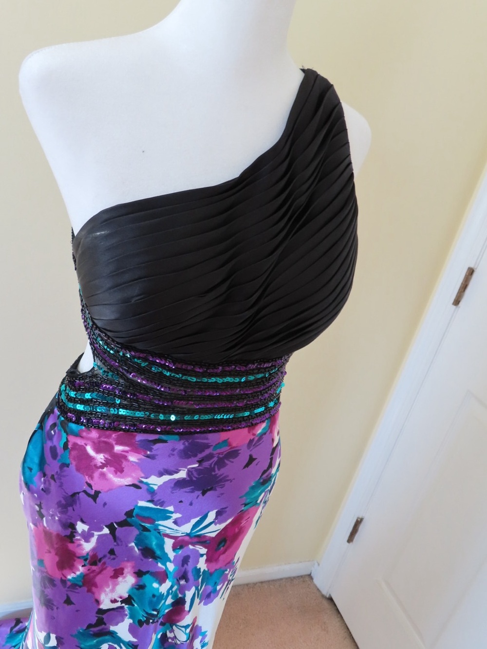 Cache One-Shoulder Floral Evening Gown - Picture 5 of 8